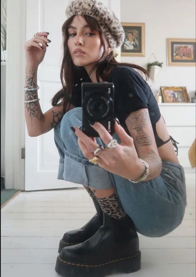 Leopard beret mirror selfie — cuffed jeans, platform boots, stacked rings
