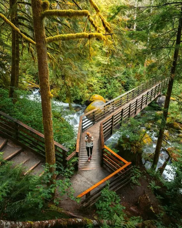 Alpine turquoise lake and granite peaks — image from '7 Best Hikes Near Seattle,Washington