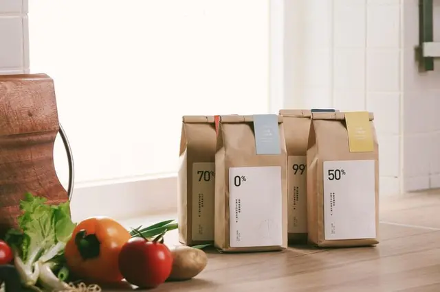 掌生穀粒 minimalist kraft paper packaging with '0%' label — Everyday Object feature