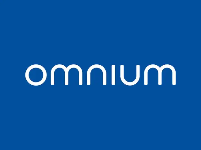 Monochrome radial emblem — six tapered petals (Omnium)