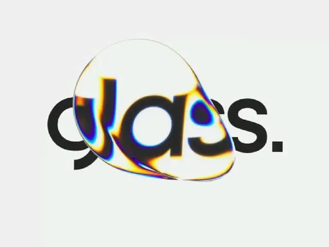 ‘glas.’ typography refracted through prismatic glass droplet