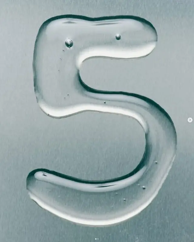 Clear gel shaped as numeral 5 on textured gray background