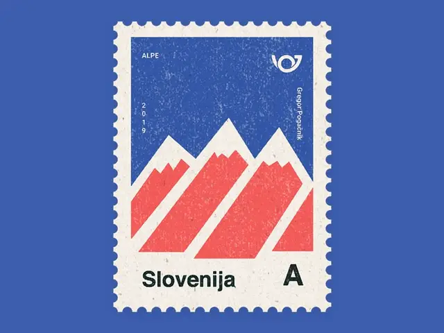 Slovenija 'Alpe' postage stamp (2019) — geometric mountain design