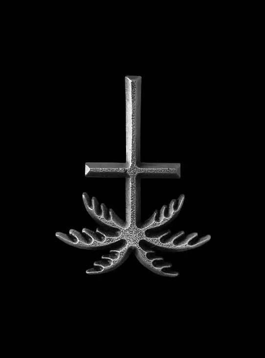 Textured silver pendant with cross and fern-like prongs