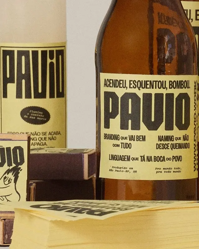 PAVIO amber bottle packaging with bold Portuguese label