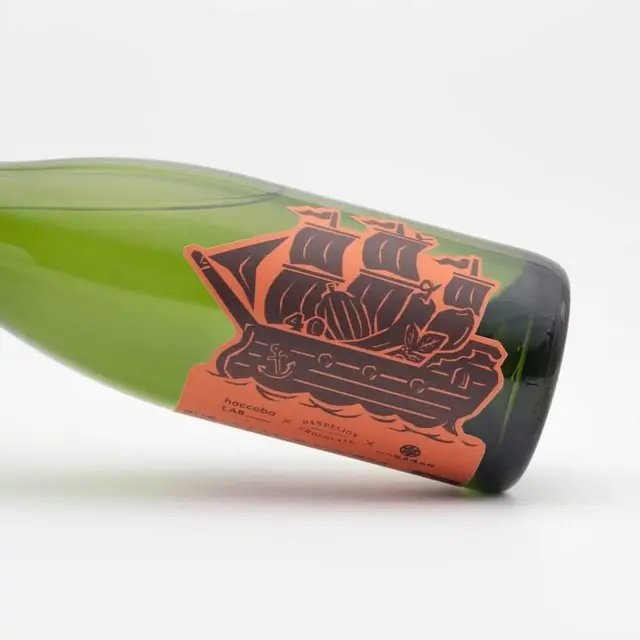Green wine bottle with orange die-cut ship label