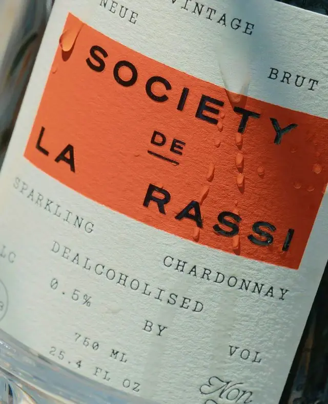 SOCIETY DE LA RASSI — sparkling Chardonnay label (close-up)
