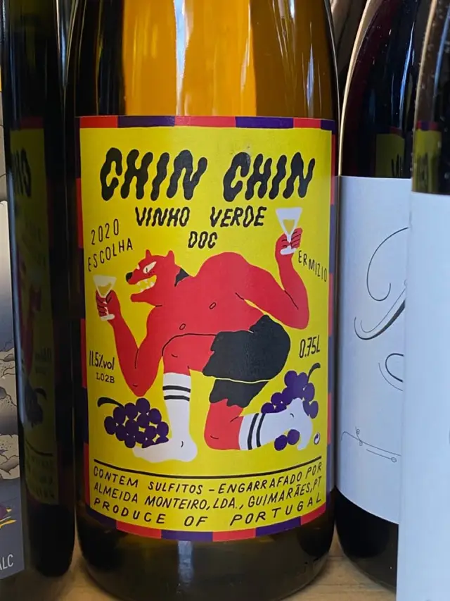 Chin Chin Vinho Verde (2020) — yellow label with red devil illustration