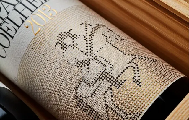 Perforated halftone wine label with gold foil "2013" — close-up