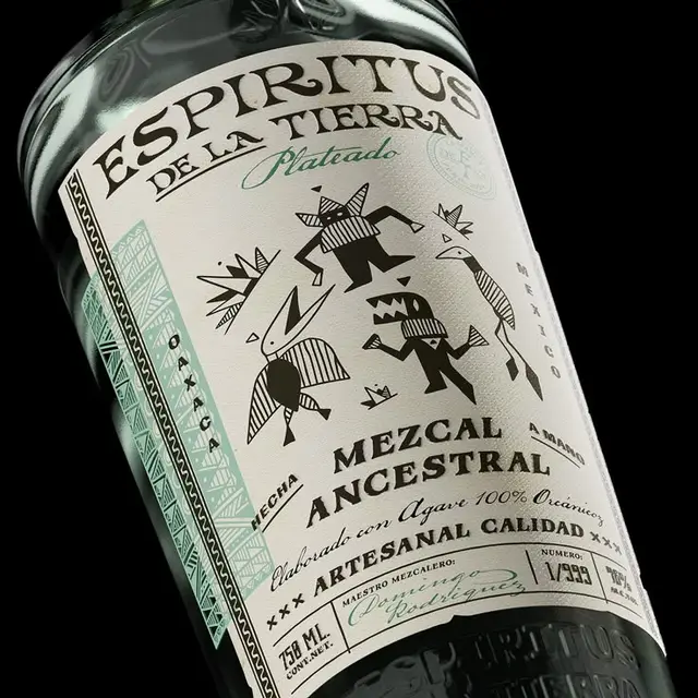 Espiritus de la Tierra Plateado — Mezcal Ancestral bottle label close-up