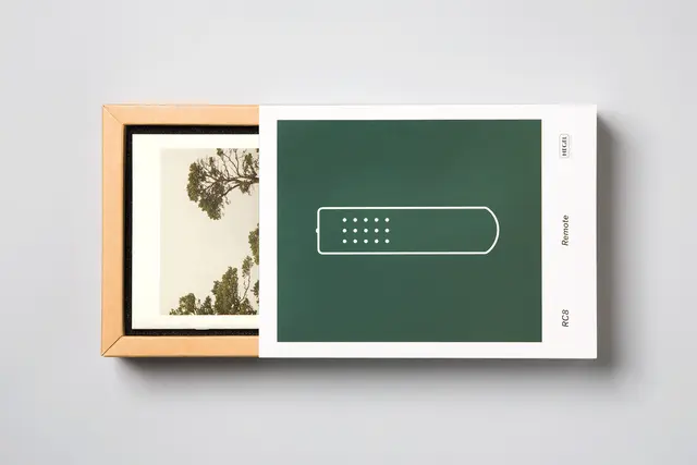 Hegel RC8 packaging — slide-out sleeve with illustrated insert