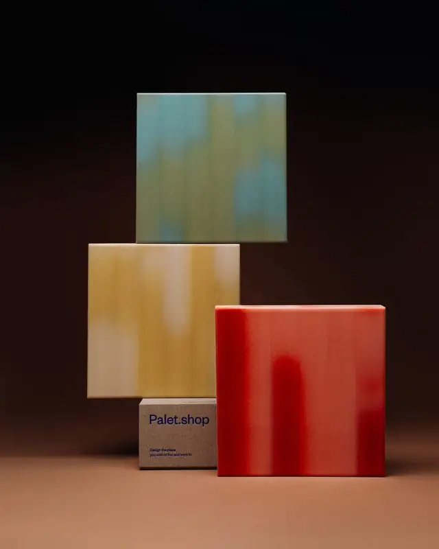 Studio product photo — glossy square tile samples with Palet.shop box