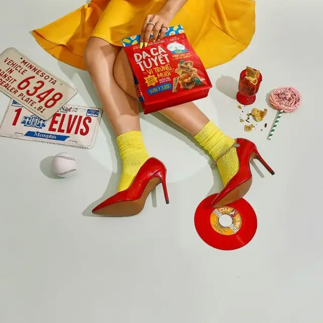 Yellow socks and red patent pumps with snack bag, Elvis plate and red 45