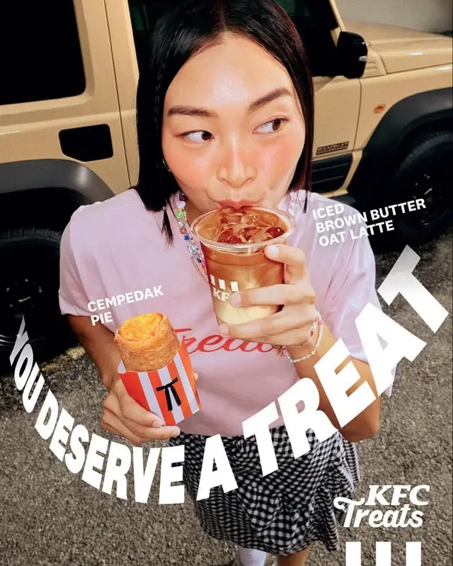 KFC Treats promo: Iced Brown Butter Oat Latte with Cempedak Pie (street-style photo)