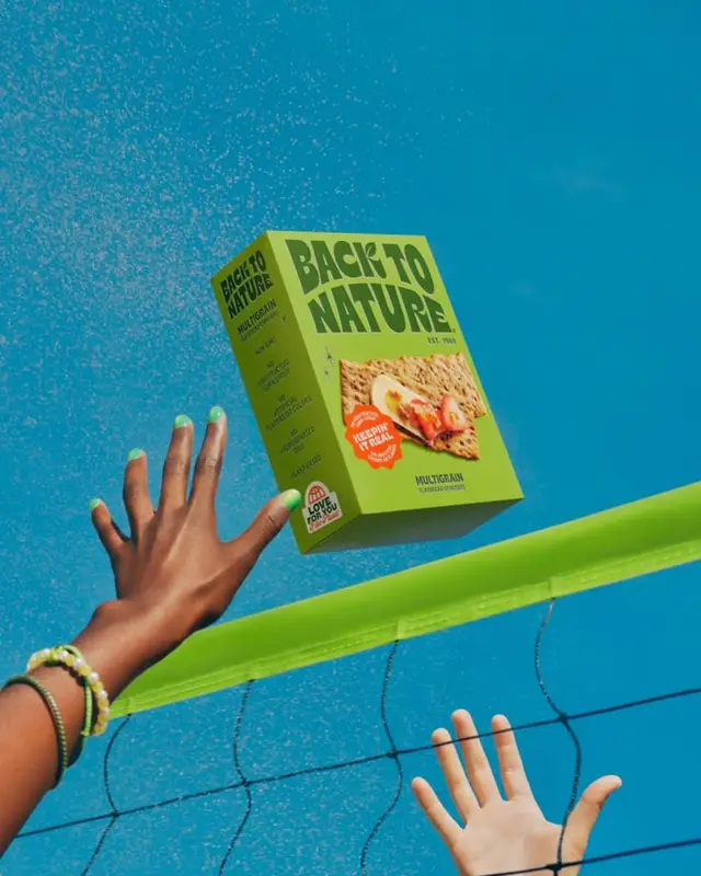 Back to Nature multigrain crackers ad — floating green box over net