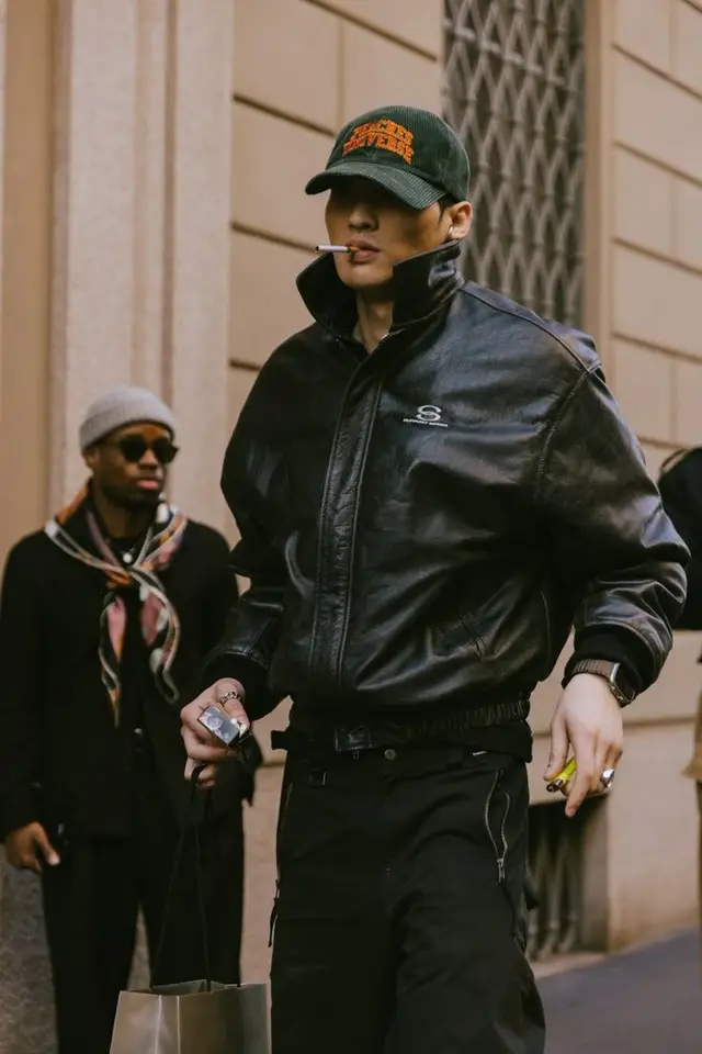 Street-style look: black leather bomber, dark green corduroy cap