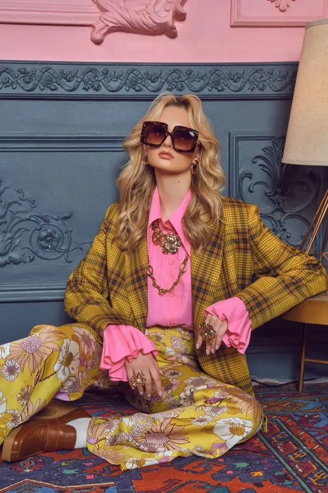 Maximalist 1970s-Inspired Outfit — Plaid Blazer, Pink Ruffle Blouse & Floral Wide-Leg Trou