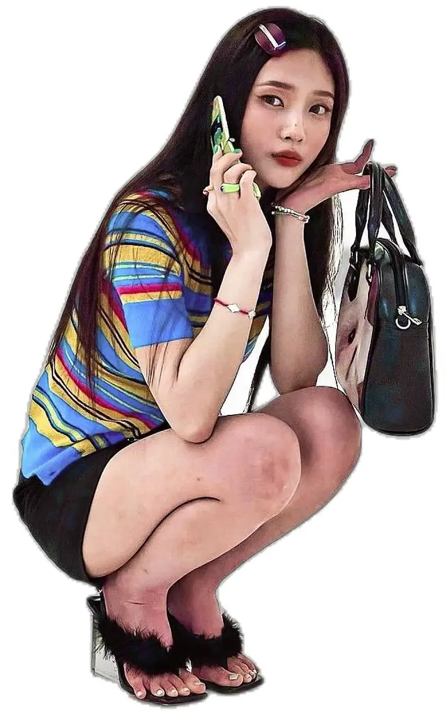 Striped tee, black mini skirt and fur slide sandals — fashion cutout