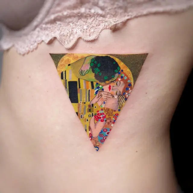 7214 the kiss small color tattoo 19jpg